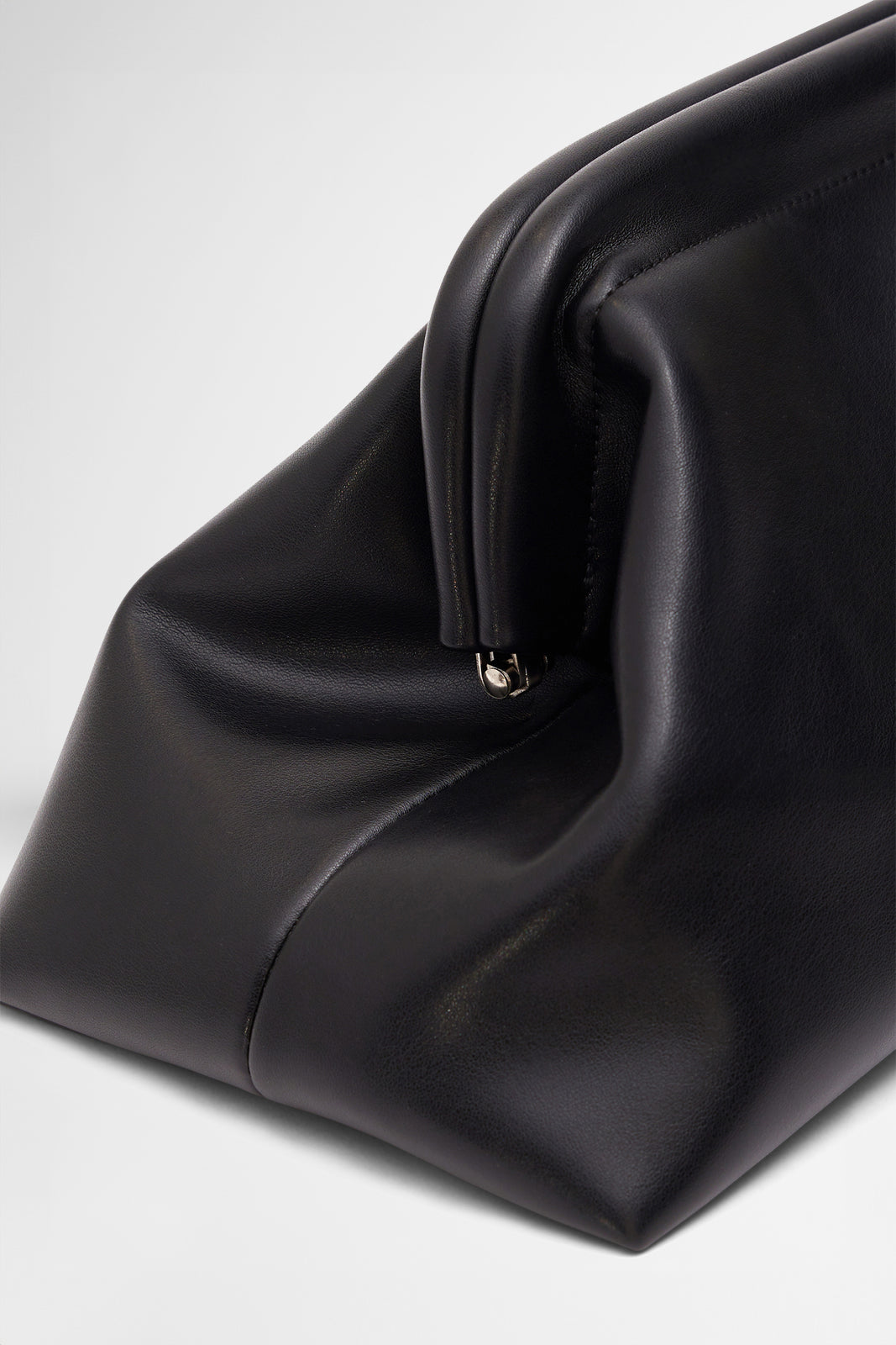 Alma Clutch Black