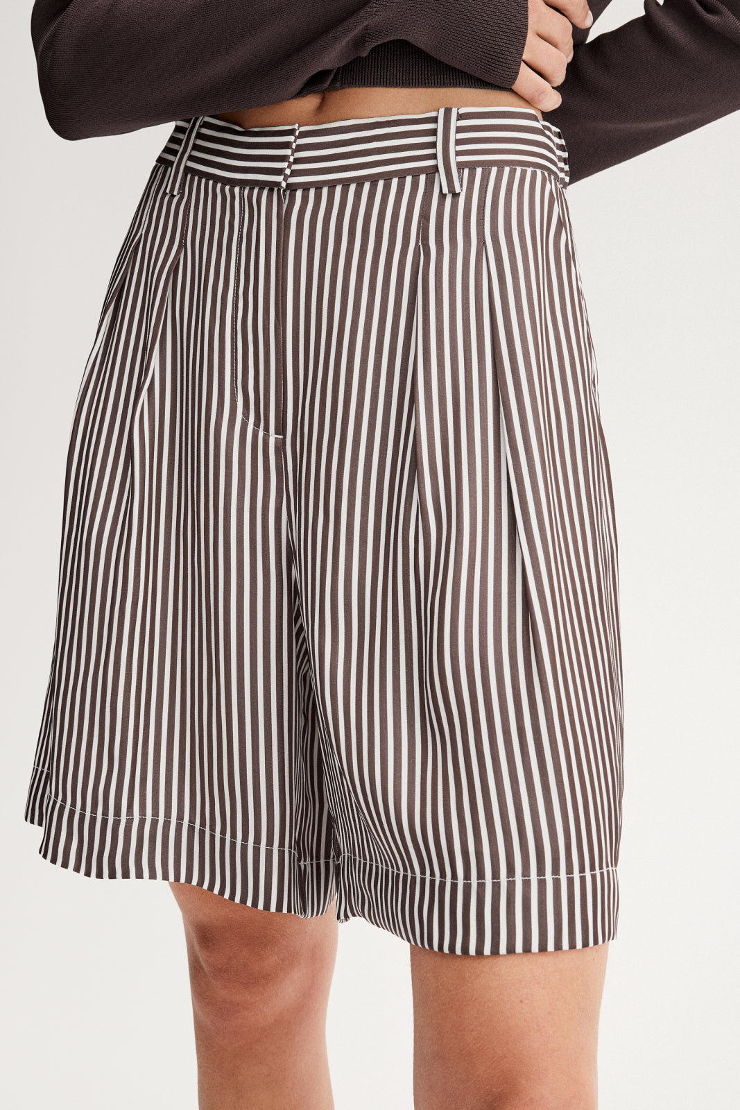 Jamie Stripe Short Brown Stripe