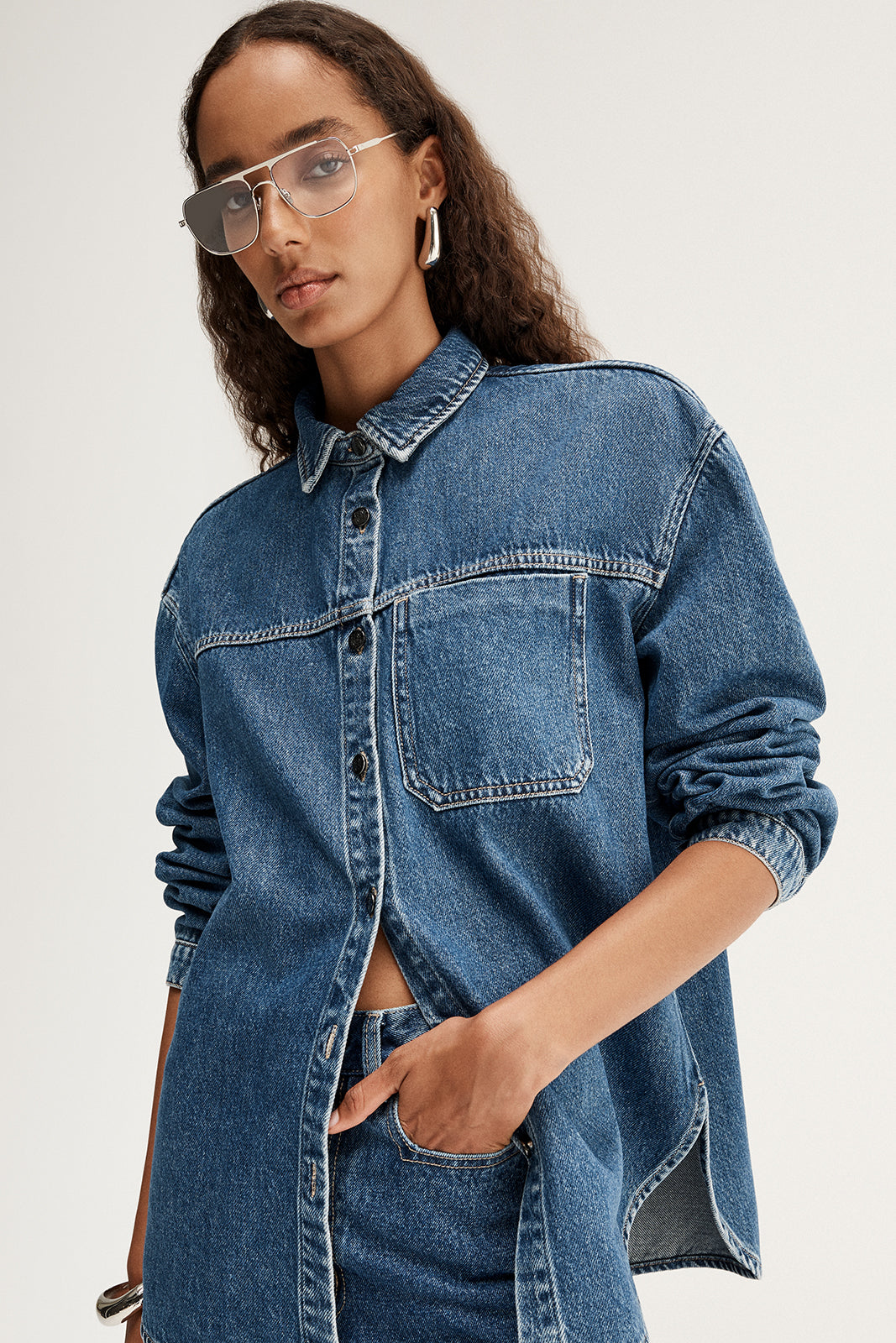 【美品】  L'Appartement / アパルトモン | 2023SS | ASKKNY / エーエスケーケーエヌワイ  OVERSIZED DENIM SHIRT オーバーサイズ デニムシャツ | 1 | ブルー | レディース ASKK NY Women's Oversized Denim Shirt, Palm Canyon, XS at Amazon