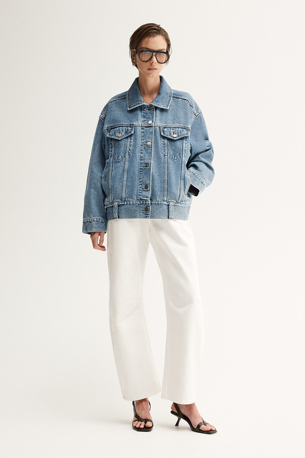 Women's Kennedy Denim Jacket in Light Blue Wash - Elka Collective