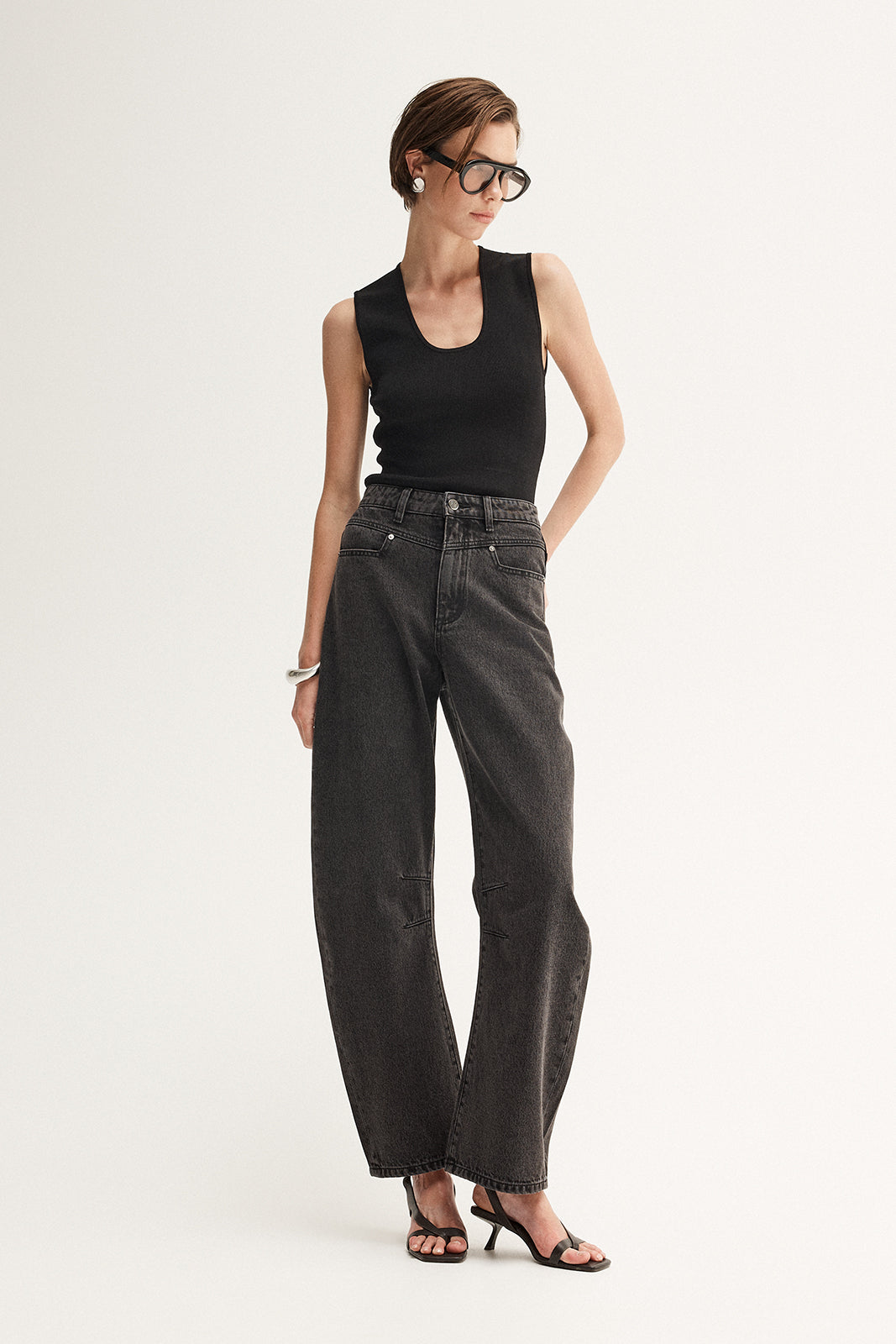 Chelsea Barrel Leg Jean Black