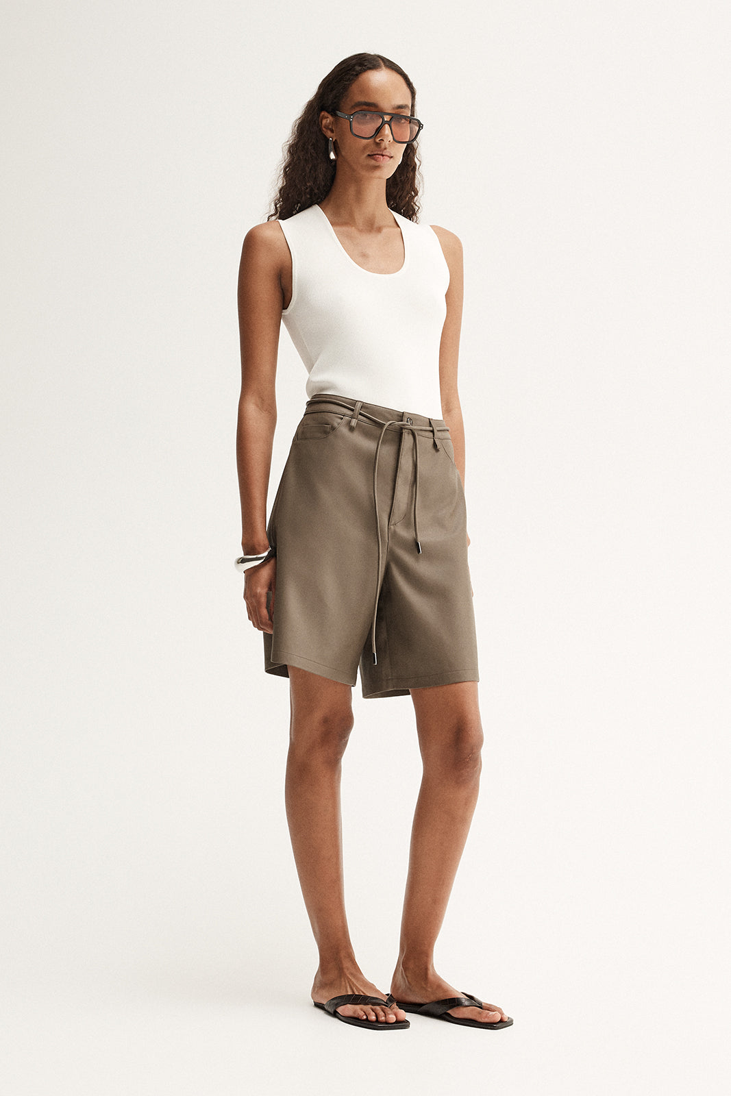 Rae Short Taupe