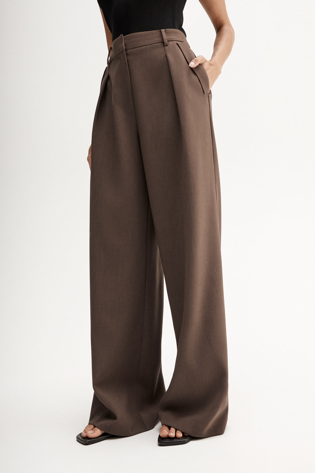 Monica Pant Mocha