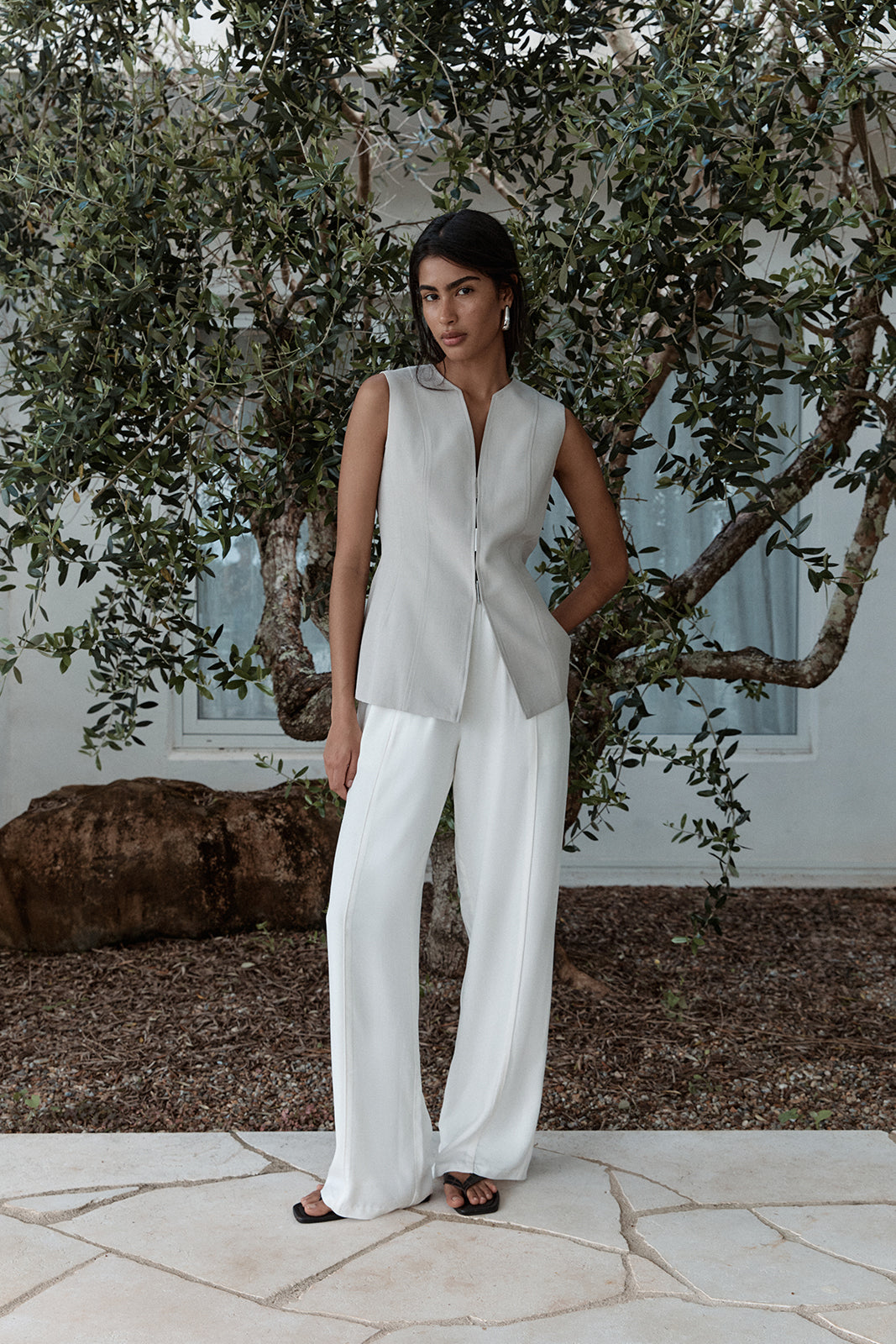 Nova Vest Pebble